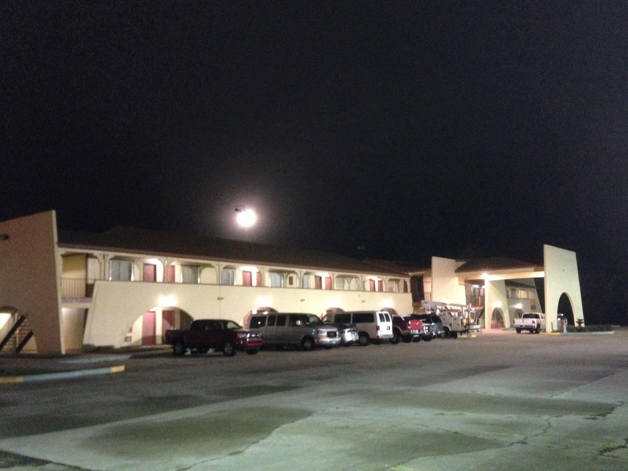 Hometown Inn And Suites Elk City Kültér fotó